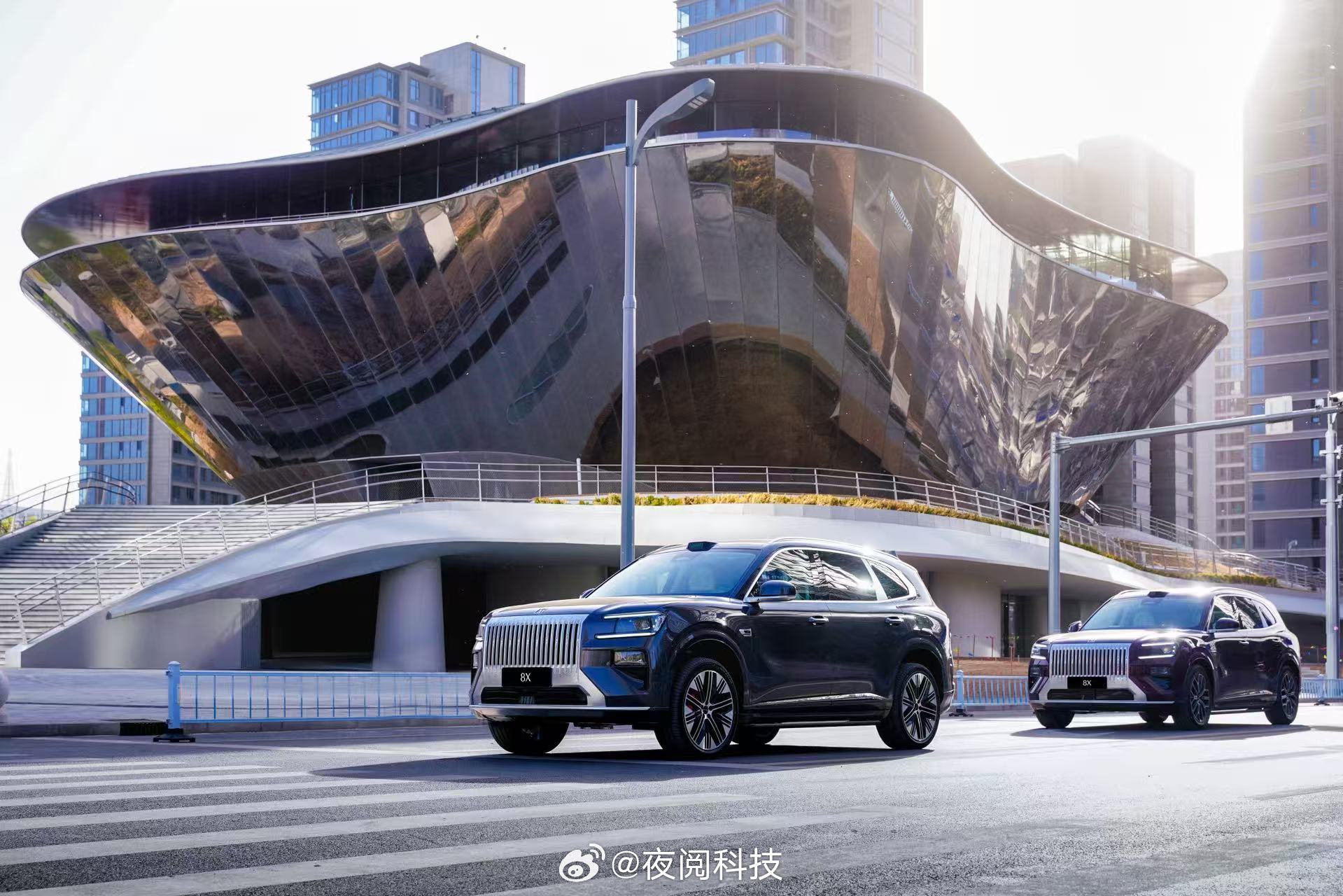 极氪9X已经证明了：中国品牌能做百万级豪华SUV。8X要证明的是：中国品牌能做高