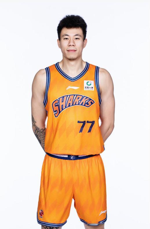 张镇麟  张镇麟 ——— 上海大鲨鱼2025-2026赛季定妆照 