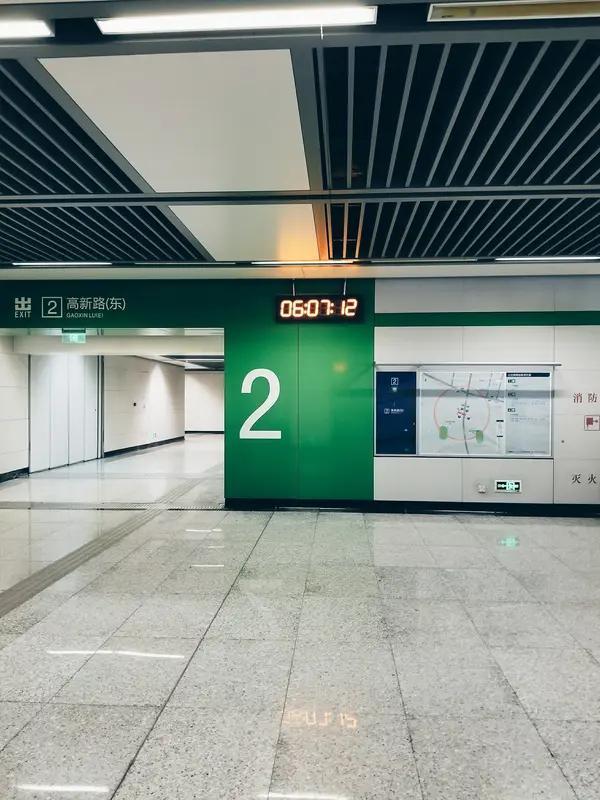 南京地铁S2有多牛 南京地铁S2可太牛啦！这是世界上首条跨省地铁，它连接了江苏南