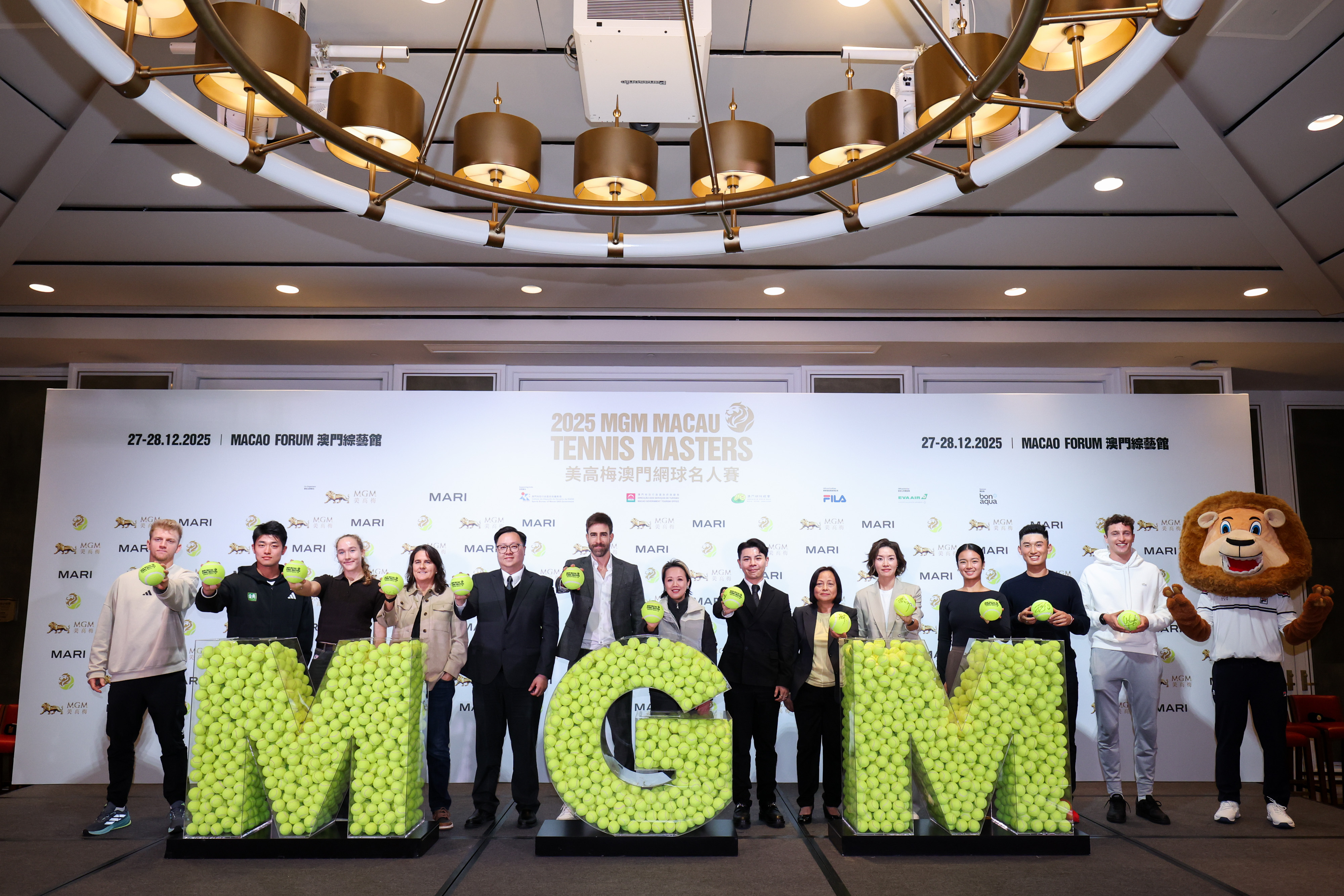 美高梅澳门网球名人赛 今天举行赛前发布会，李娜和马丁内斯将作为队长率队员对抗，商