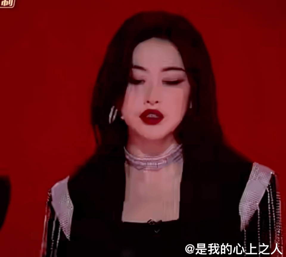   朱珠女士的眼里总能看到隐忍和坚毅 ​​​