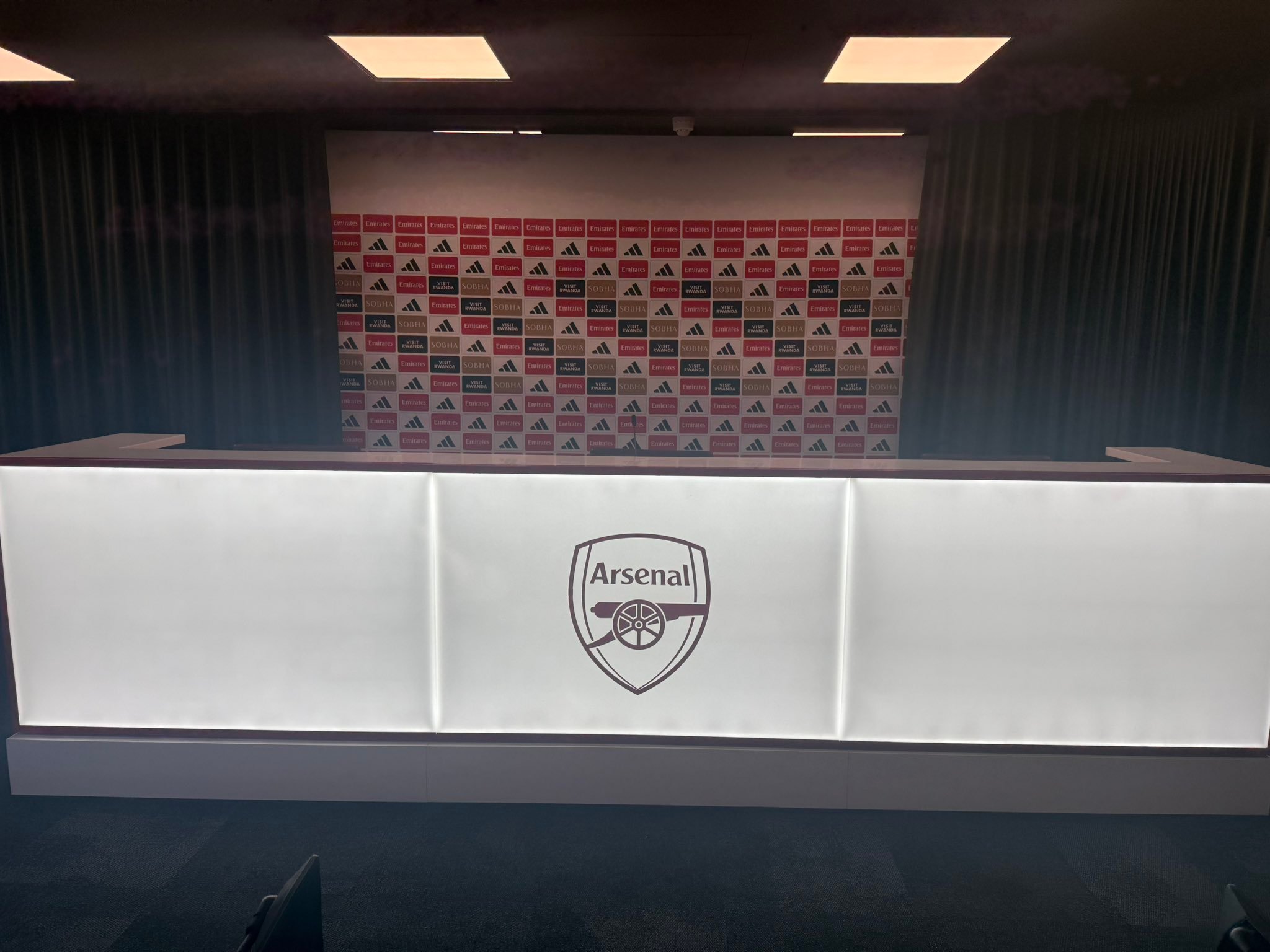 北京时间9点30分，阿森纳对阵利物浦赛前新闻发布会马上开始。 