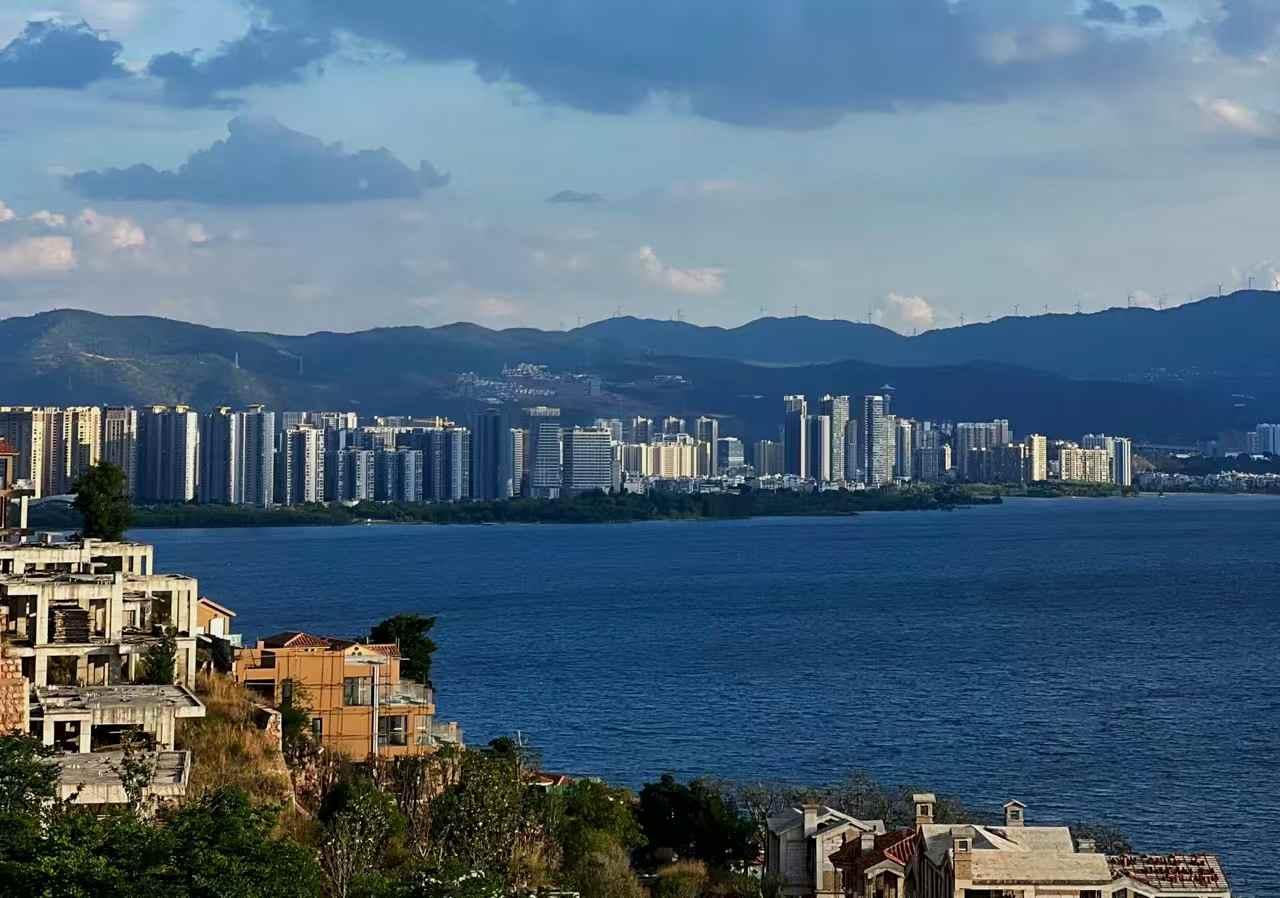 在自己的土地上深耕，一切向内求，把一件事做到极致的时间，心力，热爱，都是有限的种