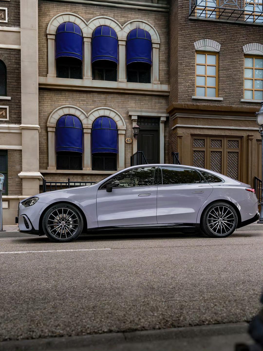 全新纯电奔驰C级 