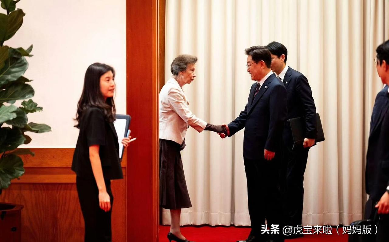 安妮公主夫妇抵达韩国🇰🇷代表王室进行访问！