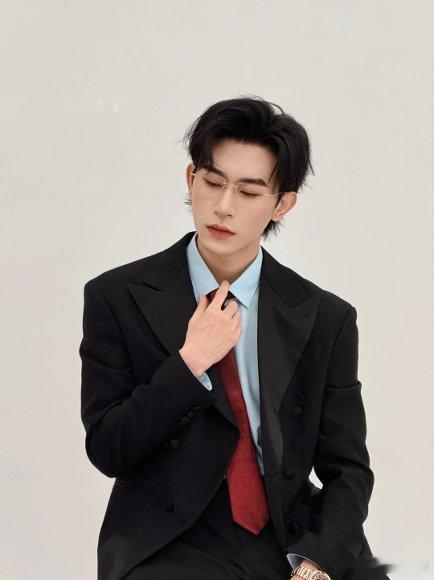 短剧圈好久没这么热闹了快把新剧都端上来吧，就照这个阵容上，我不挑食，只要是他们我