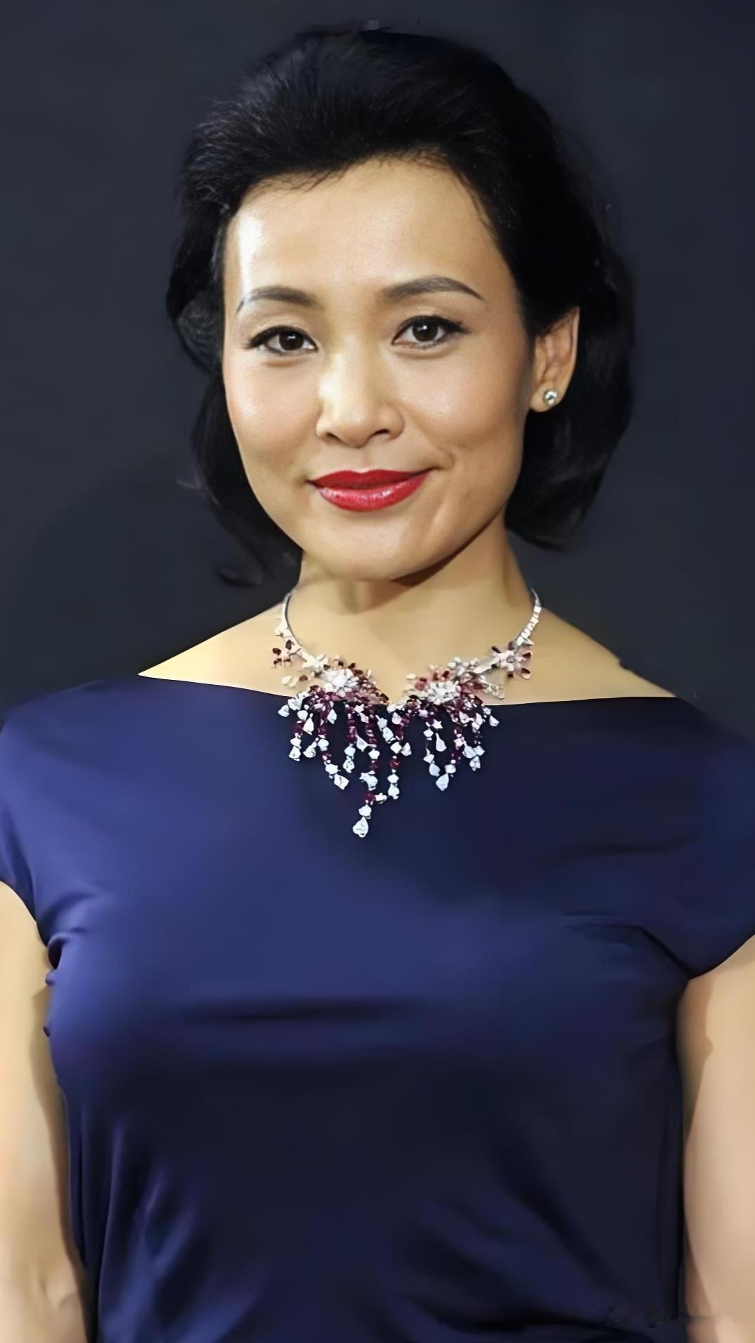 但凡你真正加入了美国国籍，站上宣誓台、念出那段誓词的那一刻，你就亲手背叛了生你养