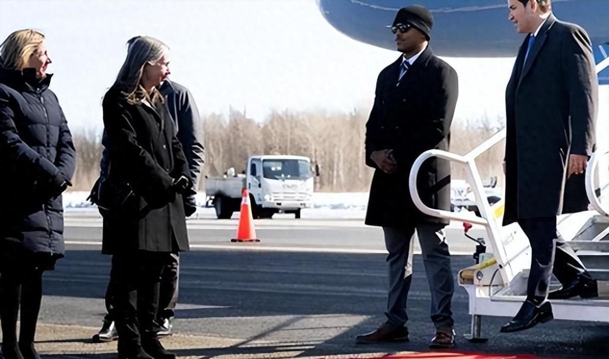 2025 年 3 月 13 日，加拿大魁北克的机场出了一桩外交笑话。美国国务卿鲁