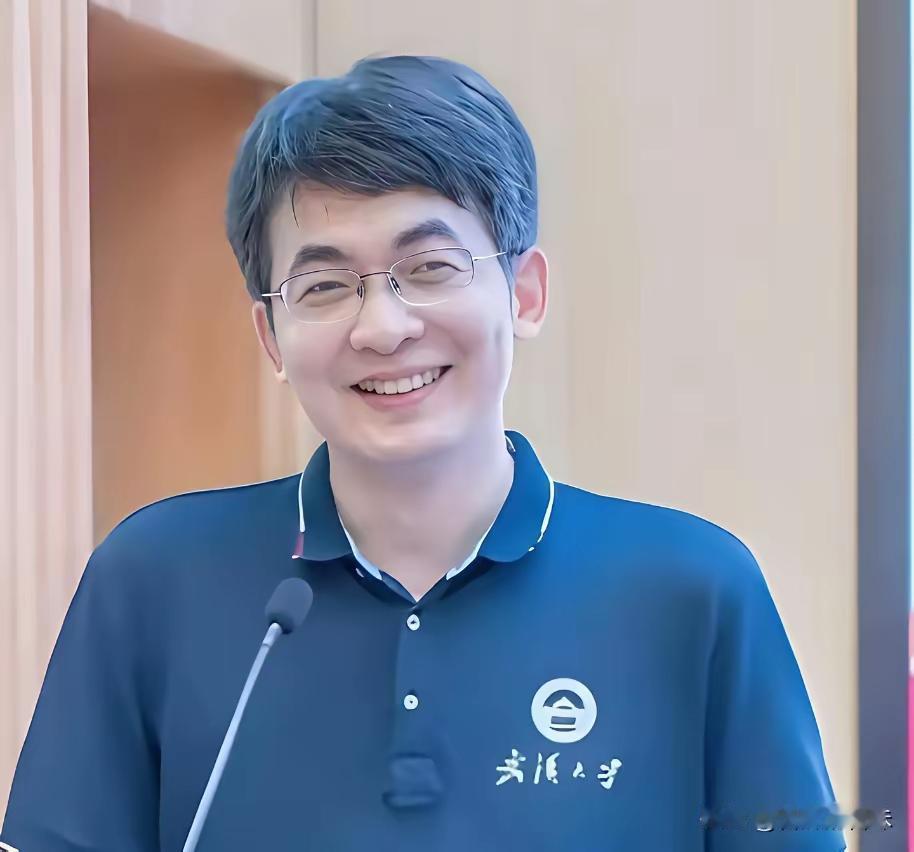 翻看付磊公开履历：一路高开高走的青年杰青，人生剧本曾无比耀眼
 
网络舆论发酵之