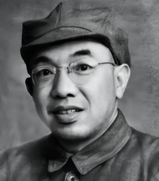他破译了长征路上860种敌军密码，却在1962年的大会上连座位都没有，毛主席得知