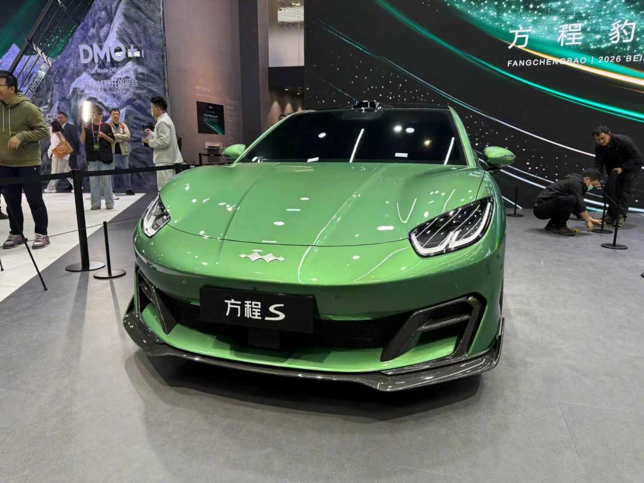 北京车展今年是真热闹，各家都跟不要命似的往外掏新车。我溜达了一圈，被方程豹那个展