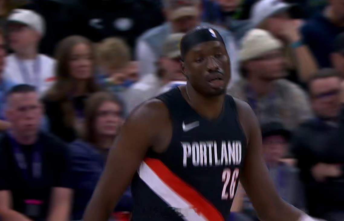 开拓者vs爵士 ​​​青岛老队友今天抓住机会了。里斯在CBA，三分球场均5次出手