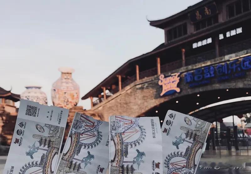 这些年，全国各地的古镇特别热，各地为了旅游，花重金建了不少新古镇，目前古镇旅游处