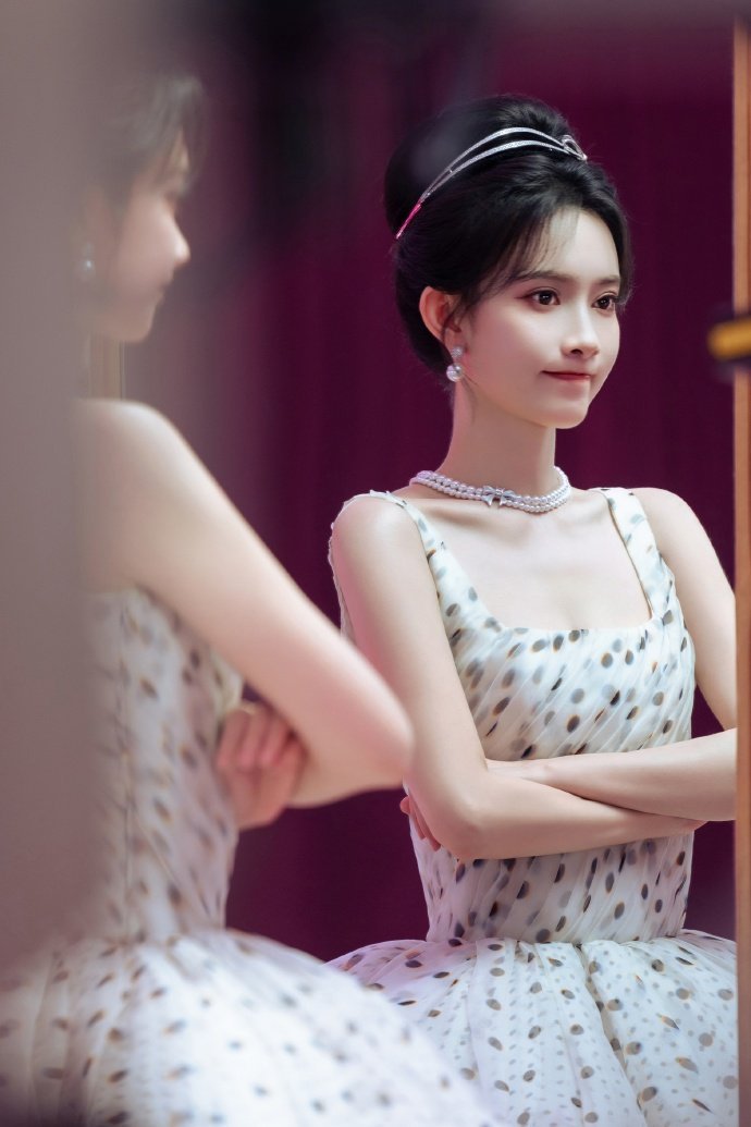 孟子义糖果系少女孟子义这身糖果系穿搭好元气，笑起来比糖还甜，少女感满满！ 