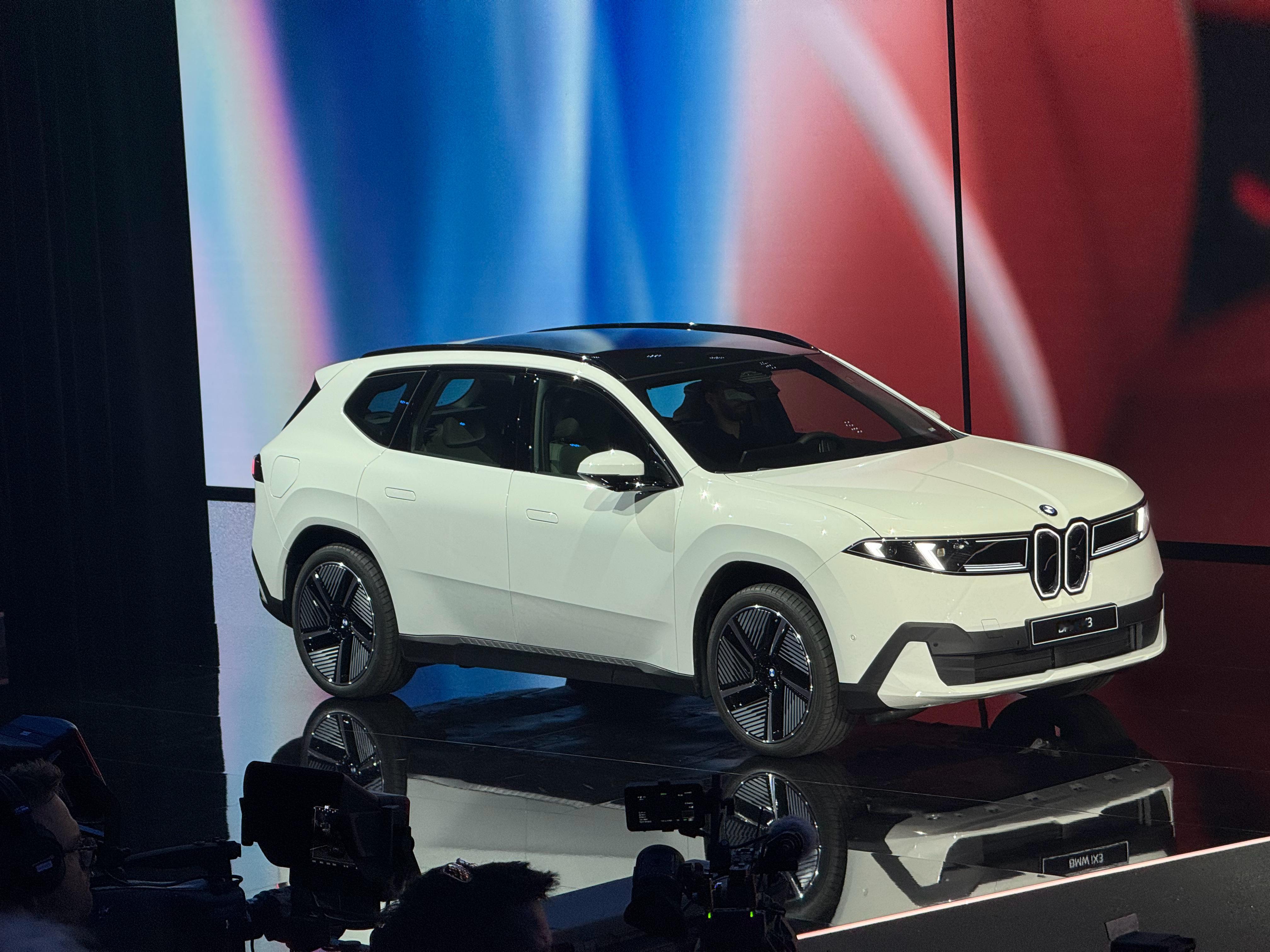 新世代 BMW iX3 三个不同版本 同步亮相智能驾趣宝马新世代李楠说道李楠说道