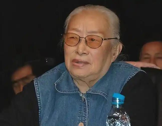 世人只知她是陈赓大将遗孀，没人知道74岁傅涯晚年赴台，是为了结40年的执念。
