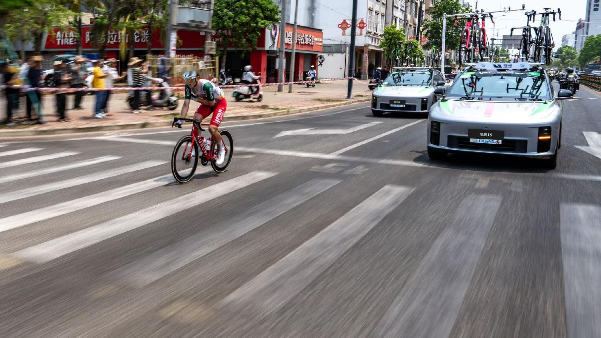 2026第十七届环海南岛国际公路自行车赛，作为工作车的理想i6帅不帅？理想ONE