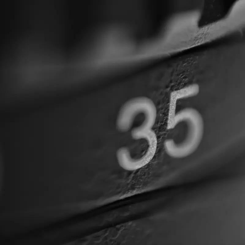 美国扣押悬挂俄罗斯国旗油轮，妥妥的“21世纪海盗行为”。2026年1月7日15时