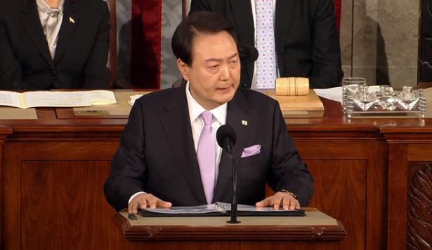 尹锡悦结束访美，朝中社发文：“逆贼”的乞求之行
哈哈，互相攻讦算是朝韩之间的日常