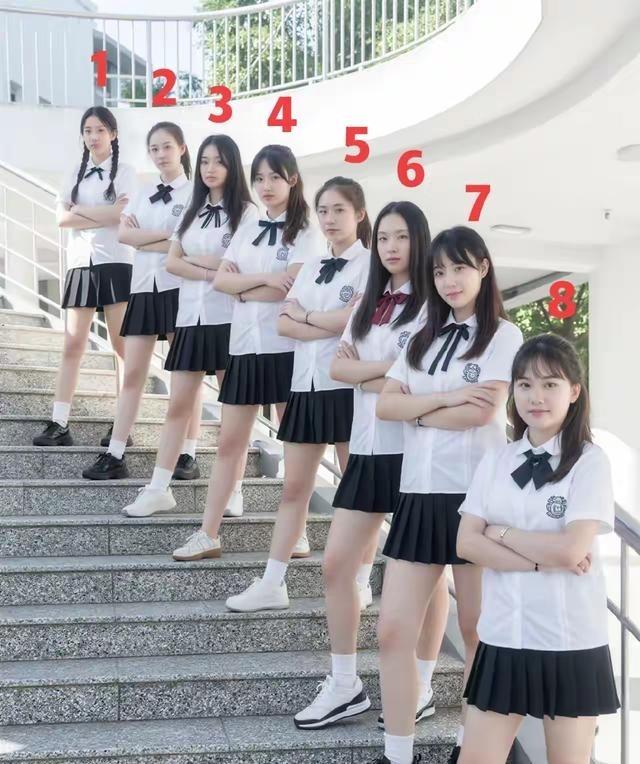 山东轻工职业学院那个“全网选军训服”的事后续来了。本来网友为了整活，几百万票硬是