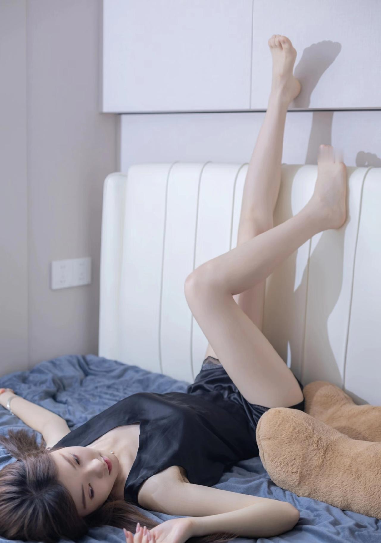 女人容易动情的三种男人
 
感情里，女人动心从不是看外在光鲜，而是藏在细节里的真