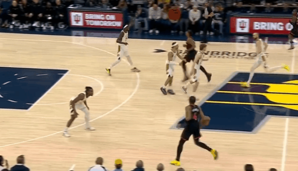 巴恩斯观察：高效砍下26分13助7板，率队战胜步行者图1巴恩斯持球过半场后立即抓