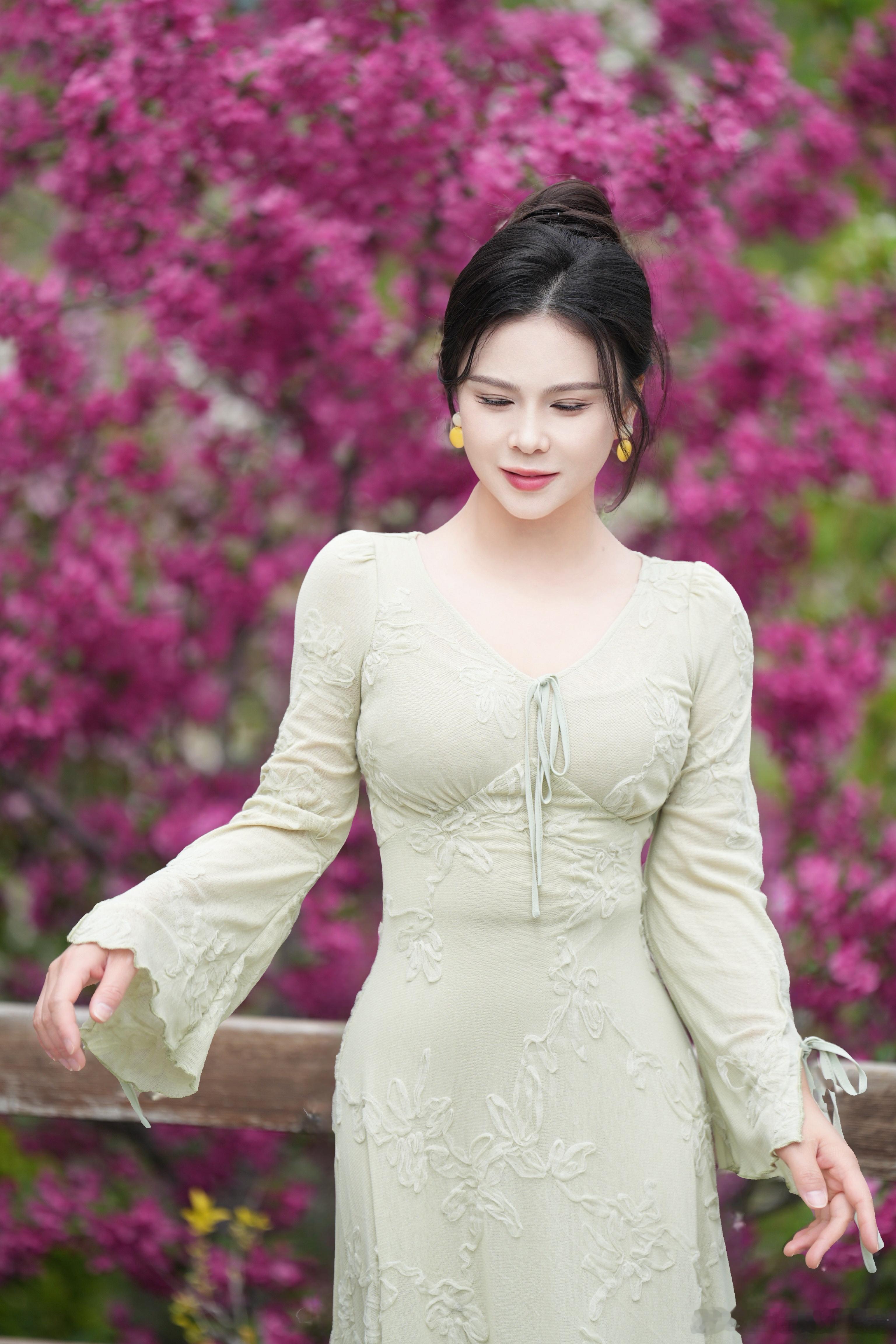 主持人刘美希  五一假期 一定要去见想见的人！主持人刘美希的美丽图鉴