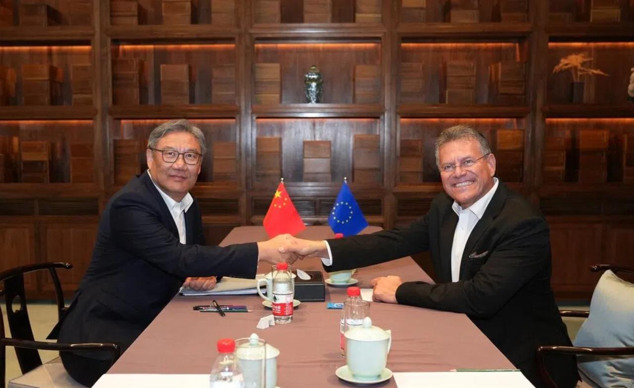 中欧贸易投资磋商第二次例会在北京开完，敲定 16 项共识，混动、电动汽车争端按照