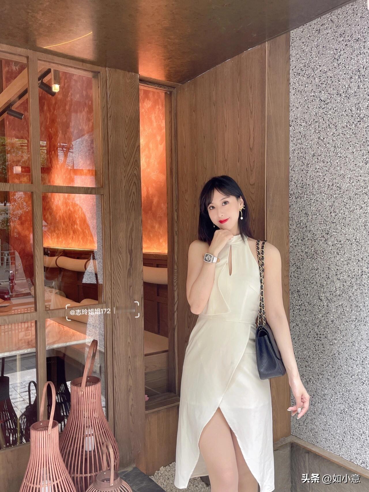 ootd｜记得和冬天有个浪漫约会
入了太多小白裙啦
好适合度假约会
就是对高个子