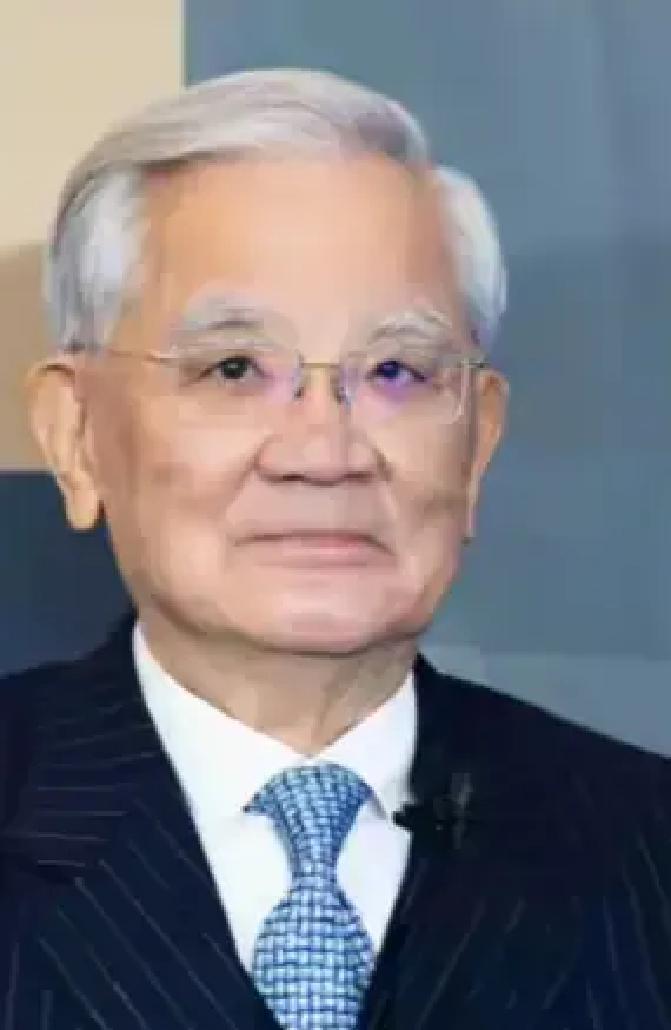 无论马英九怎么折腾，也只能内部消化，因为连战是郑丽文的如来佛祖，马英九顶多是个长