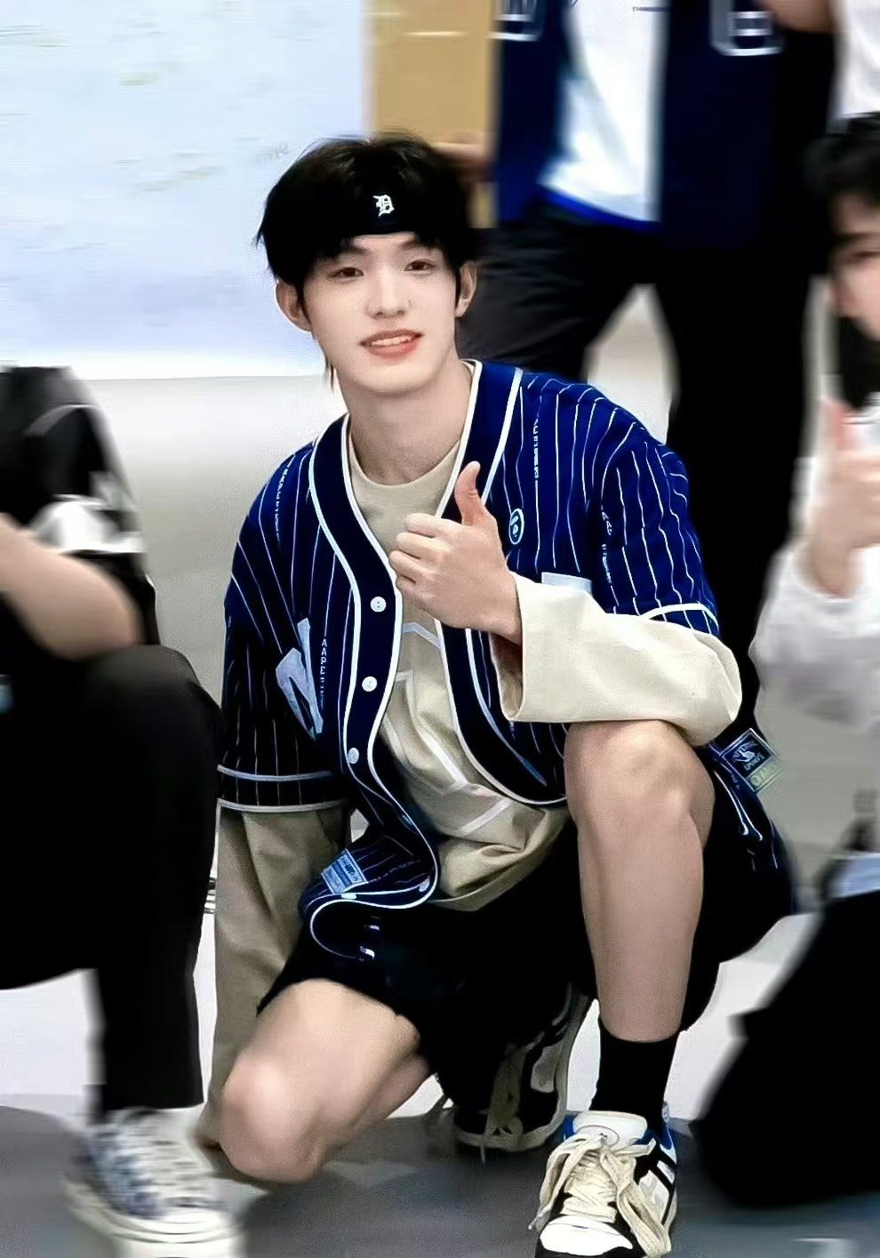 #张泽禹登陆计划mv零镜头# 看看《等你的回答》练习室版 mv ，张泽禹竟然零镜