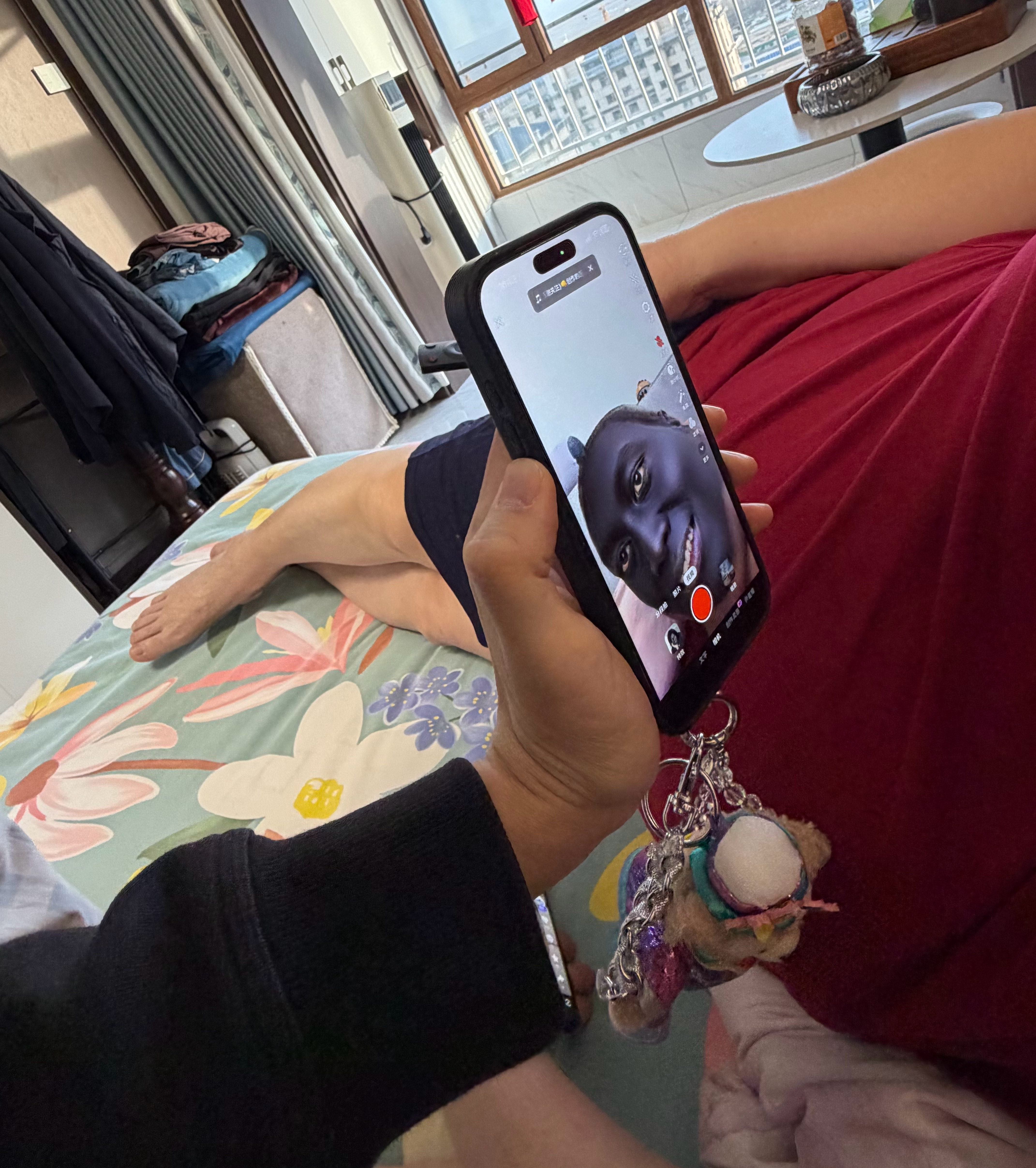 抖子有个黑人特效 我拿给老亢试了试没给我笑晕过去哈哈哈哈哈哈哈😂我说您陪我拍一