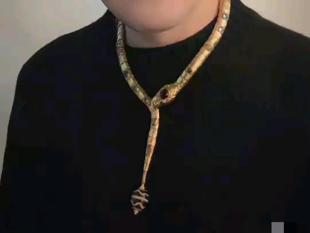 杨子的天珠是真的吗？是不是很值钱？不然为什么经常晒？
杨子 
天珠 
杨子财产 