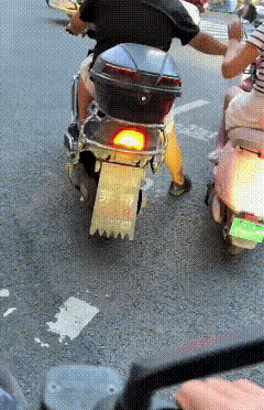 我就一个问题，
他们是认识的吗？