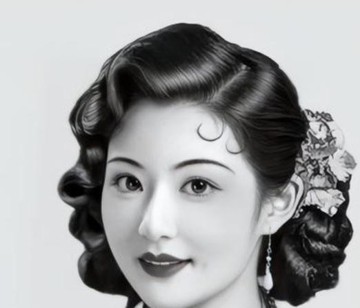 1939年，孔祥熙23岁长子，偷偷迎娶了妈妈宋霭龄40岁的牌友。得知消息，老两口