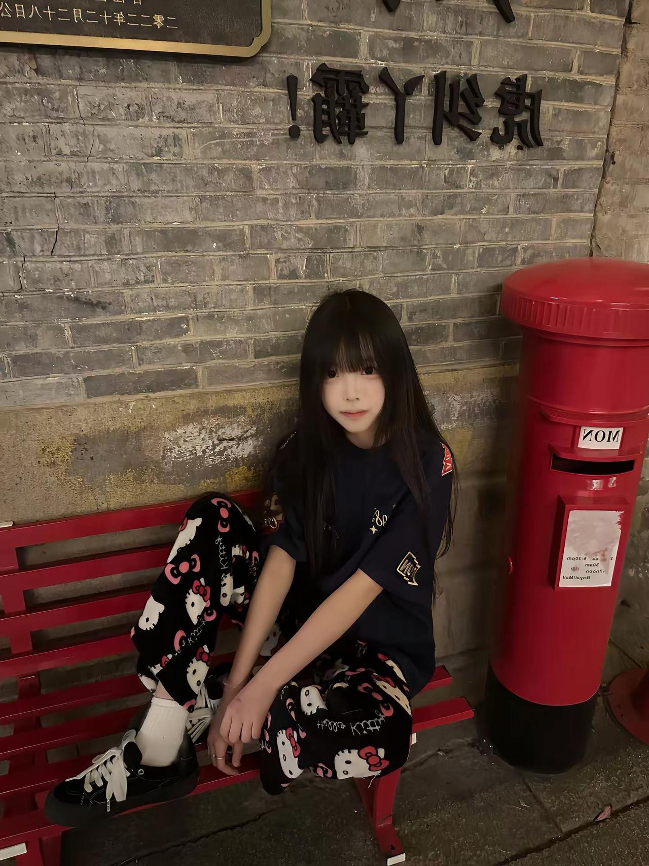 我坦然的接受所有的事与愿违 只是在深夜一个人默默叹气