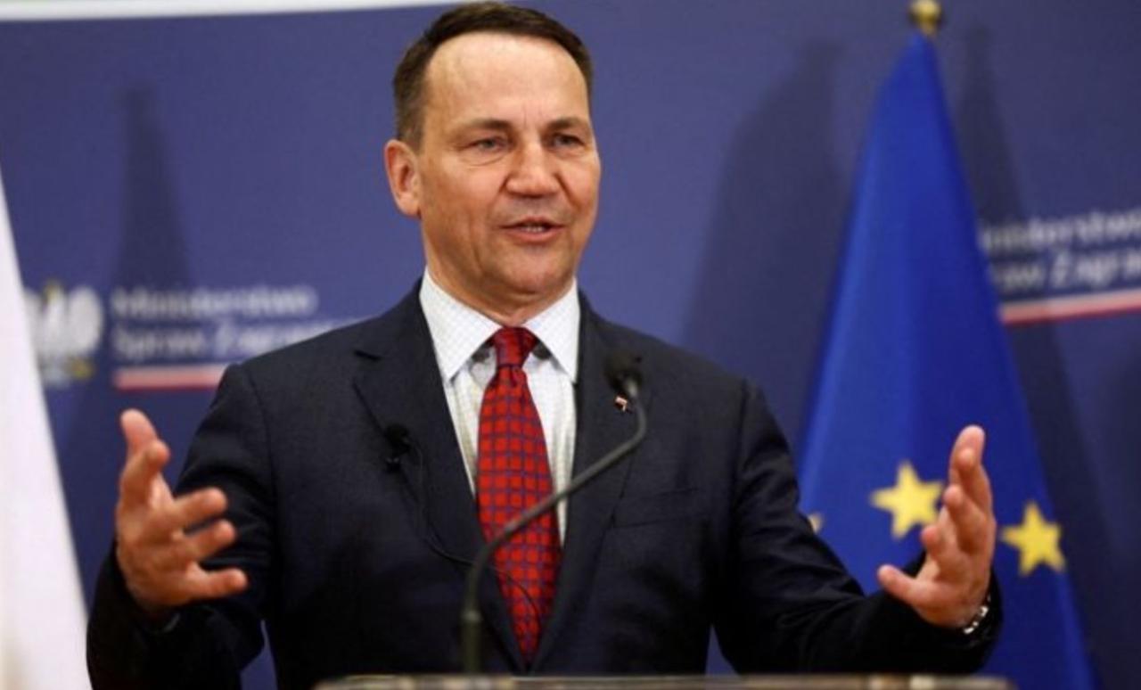 突发！
波兰关闭俄最后领事馆，本土铁路遇袭让矛盾彻底爆发！
波兰当地时间11月1