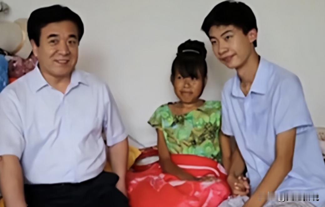 河北一考生高考744分，清华校长亲自带着录取通知书上门拜访，可谁知当校长和记者推