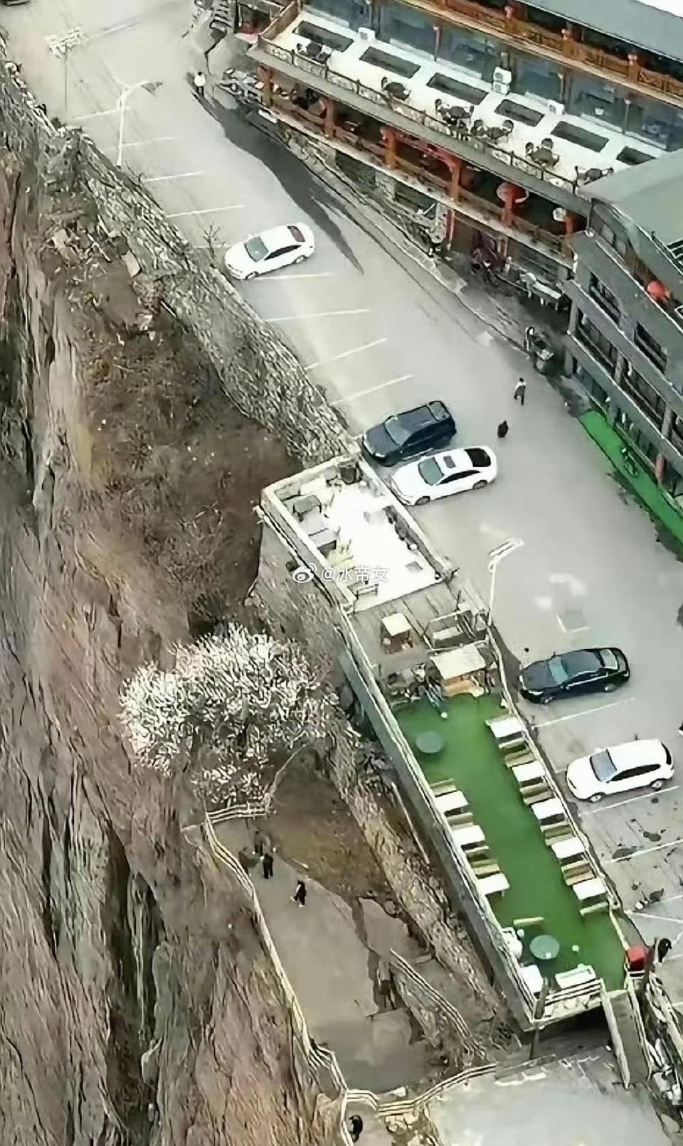 一个敢施工，一个敢住。 