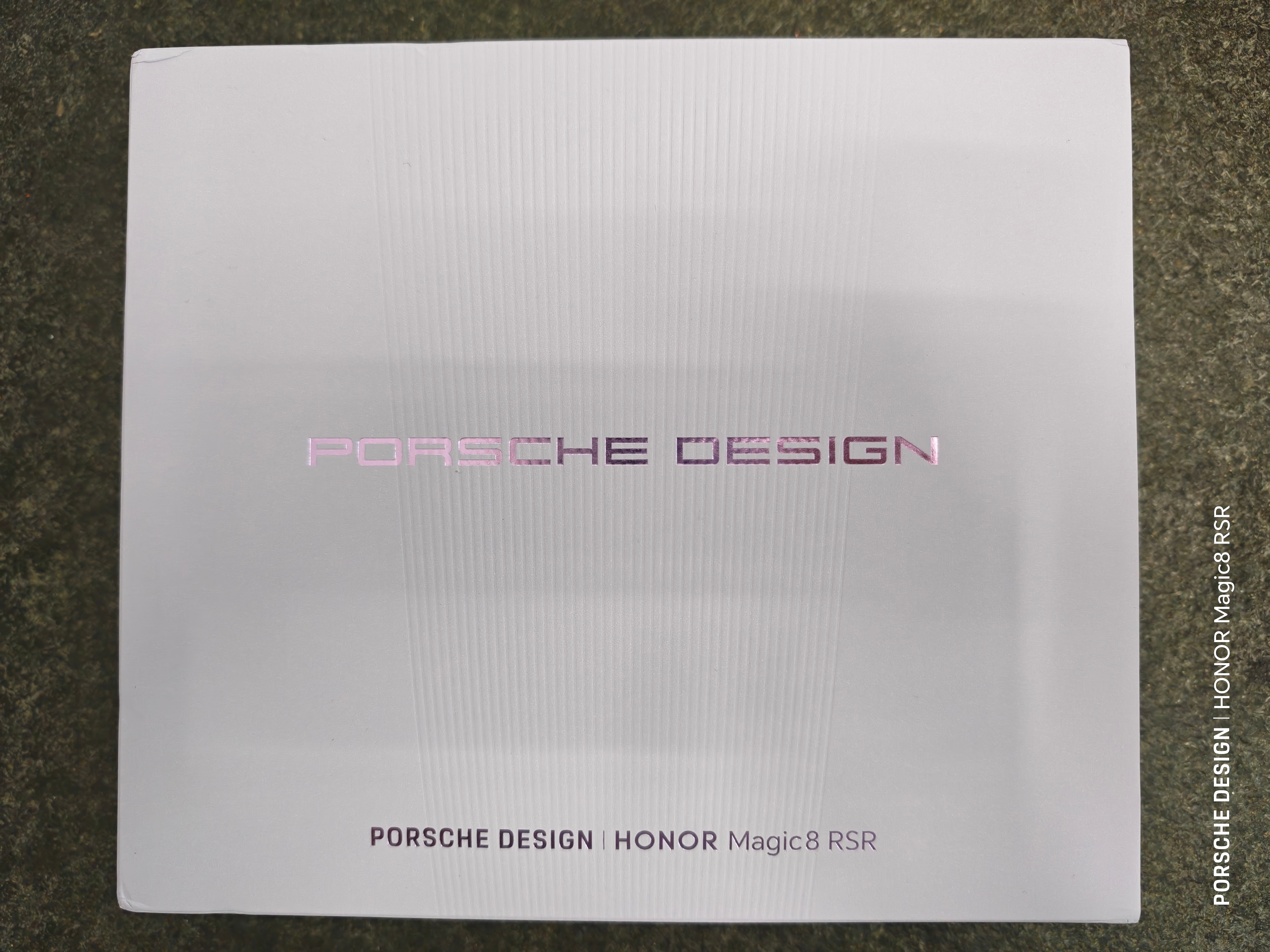 开极氪汽车，用荣耀手机！荣耀荣耀magic8rsr保时捷设计