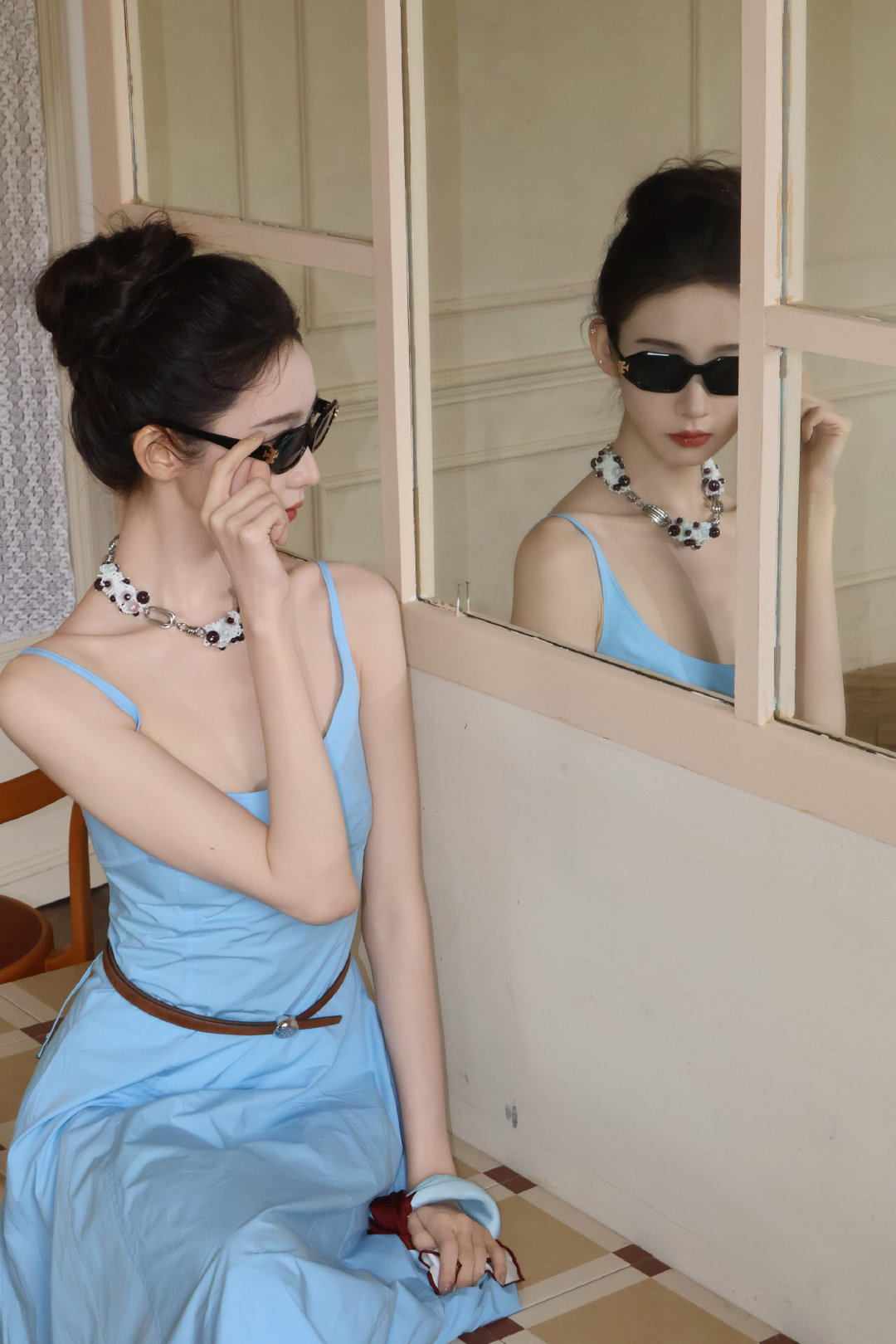 张艺凡冷白皮 张艺凡白到我近视都好了 这大概就是传说中的“美白天花板”吧。冷白皮