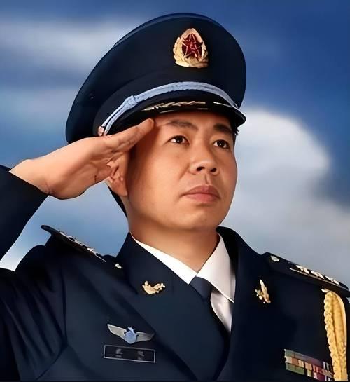 军事专家戴旭近期又提了一个观点，他说中国人从晚清到现在，总改不了一个毛病，只要涉