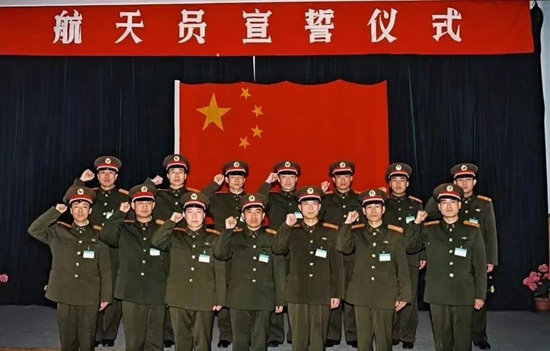 【致敬传奇！中国首批14名航天员全部停航停训，有需要仍可再次复飞】

一个属于中