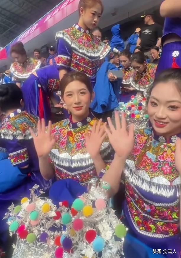 随湘超冠军永州队远征，瑶妹啦啦队尽显潇湘风采，你认同吗？湘超冠军永州队远赴江苏、