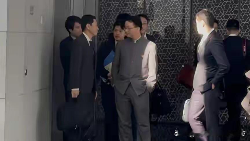 中日会谈匆匆结束，日高官一言不发离开，带回的消息高市笑不出来