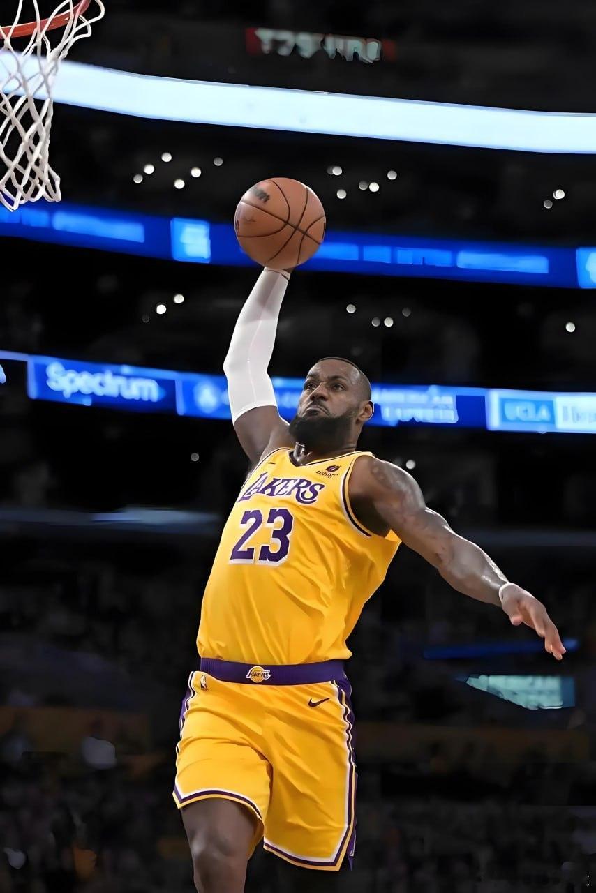 北京时间2月13日，勒布朗·詹姆斯在轮休一场后复出，率领洛杉矶湖人迎战已遭遇8连