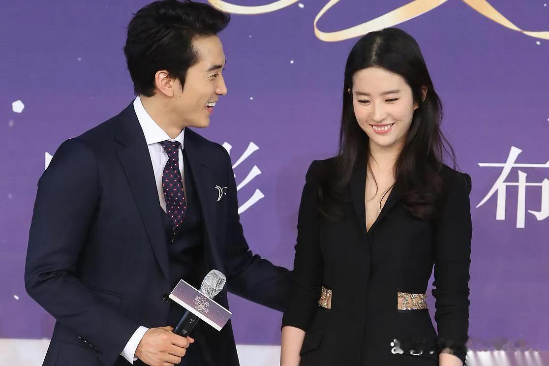 神仙姐姐遇见爱情时，那种娇羞的模样。
可惜花期太短了！