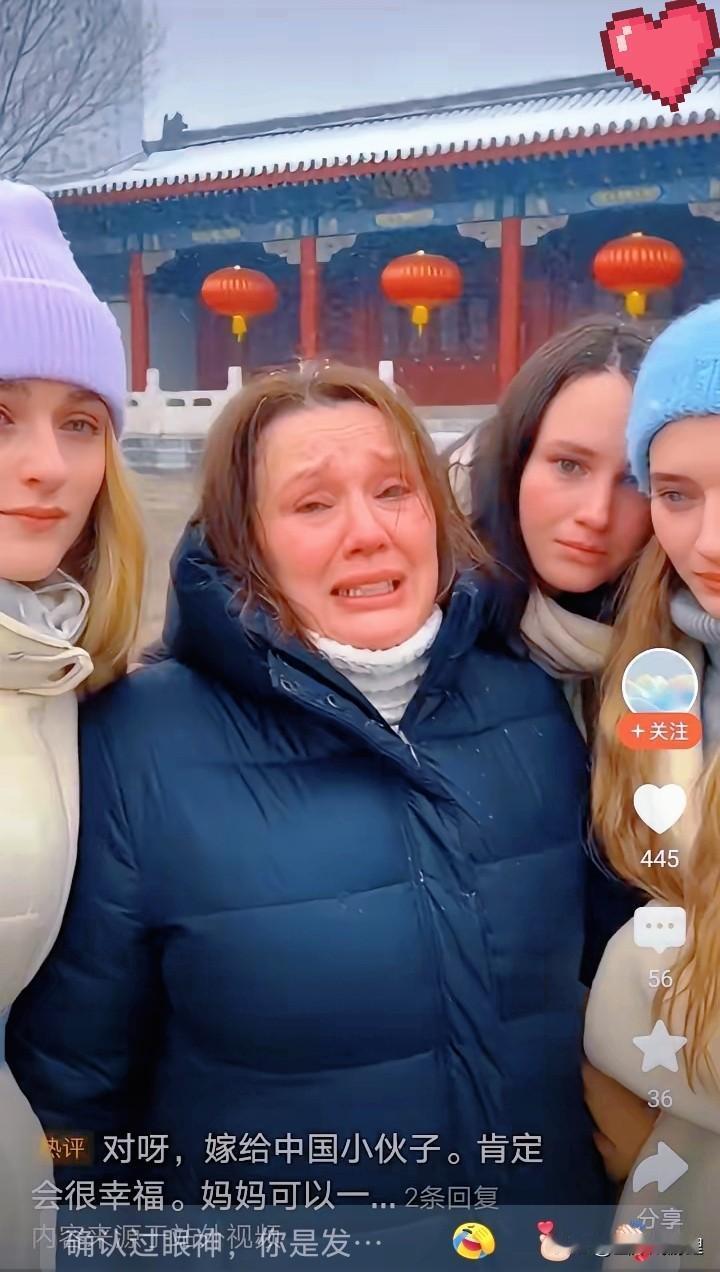 刷到那个乌克兰妈妈对着镜头痛哭的视频，心里真不是滋味。

老人家就一个念头：希望
