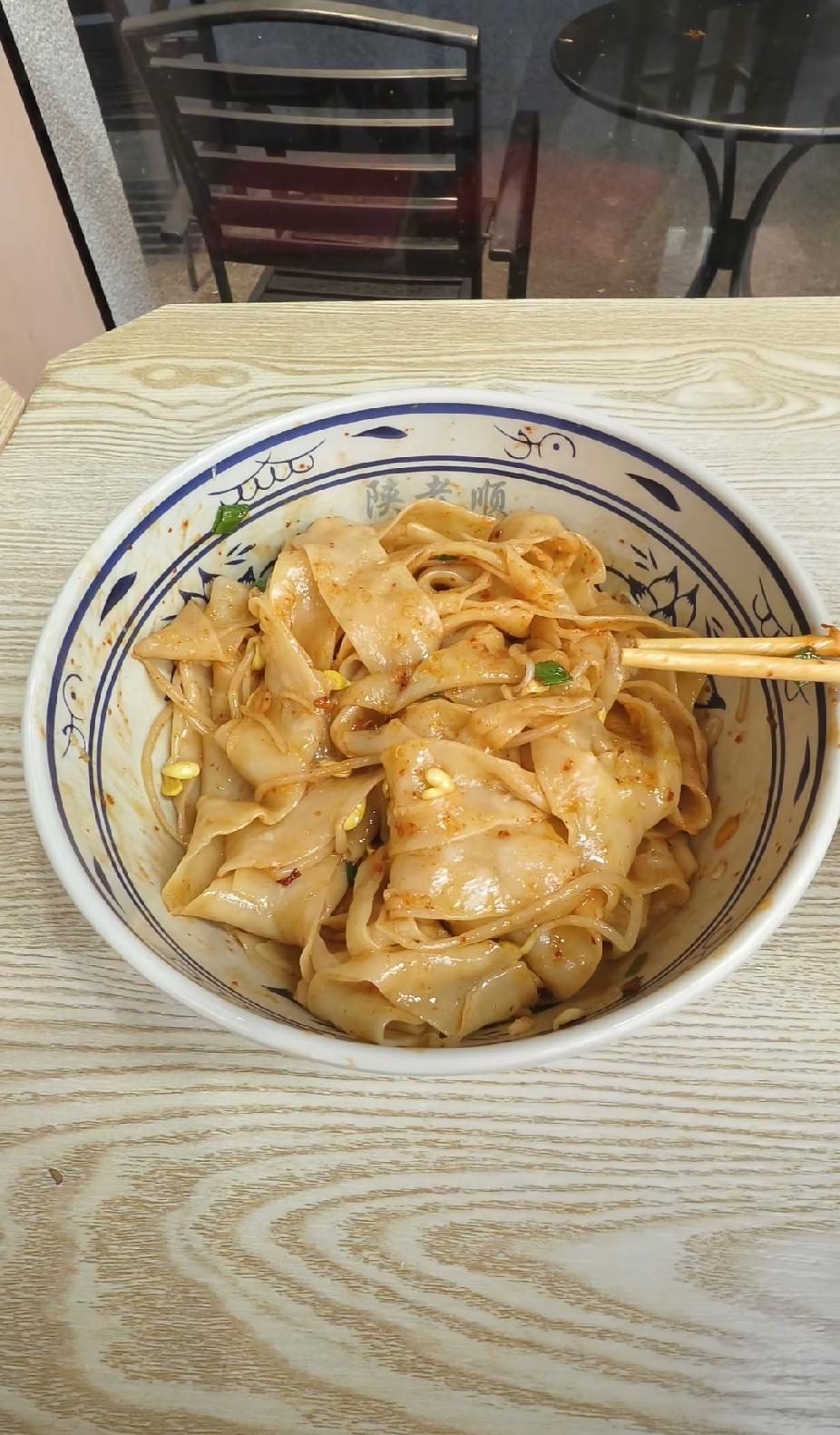 人生有五份幸福，缺一不可，好好活一场
 
第一样，真情。
真情相伴，是生命最美的