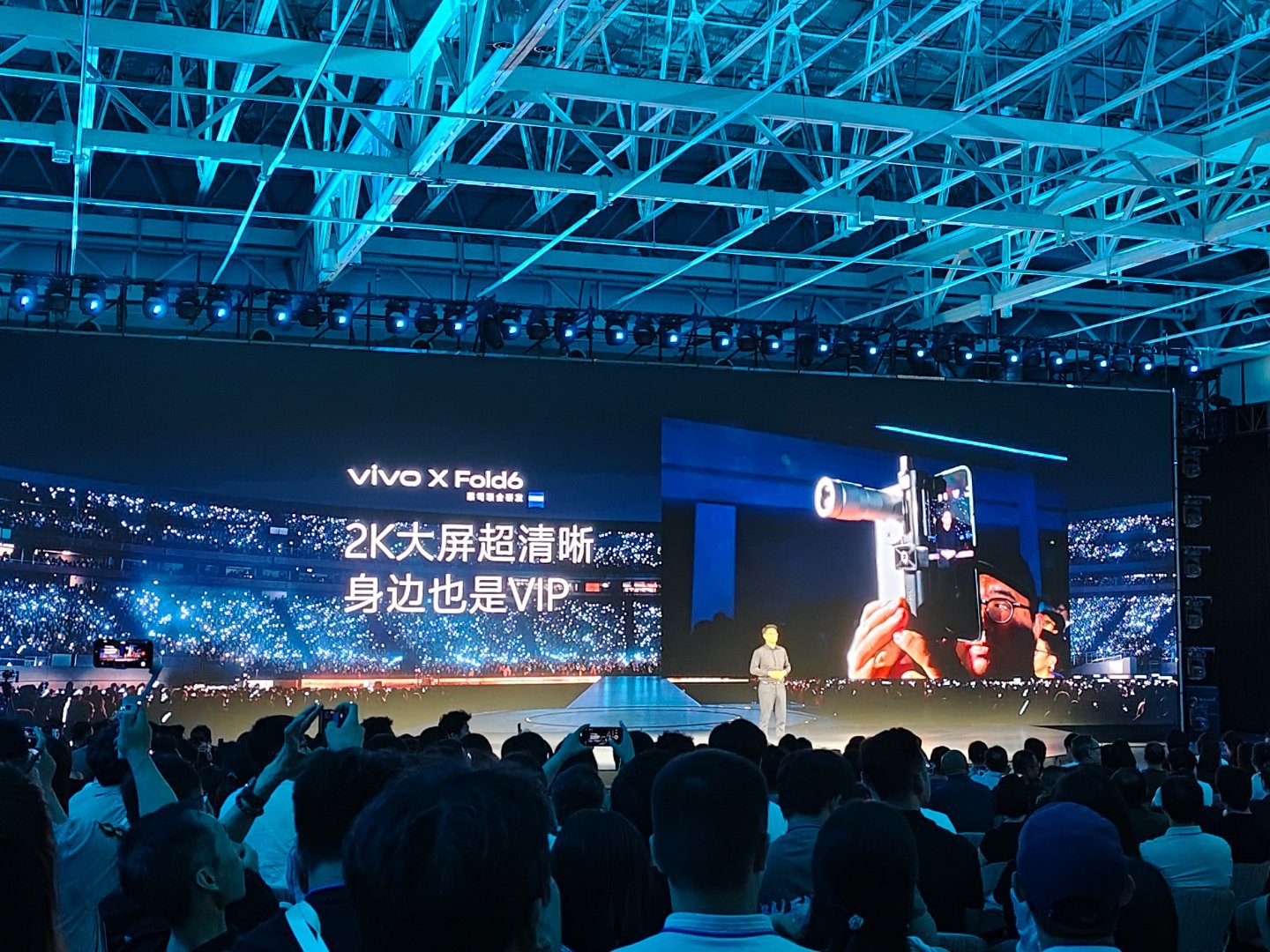 vivo这次太敢堆料，X Fold6卷出完整蔡司影像体系，开会拍素材、外出拍风景